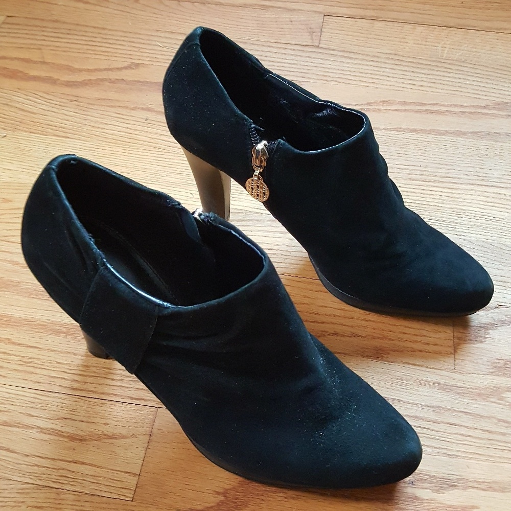Dana Buchman Black Suede Ankle Booties Size 7 Med - Picture 1 of 6